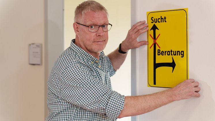 221102-pm-Suchtkrankenhelfer
