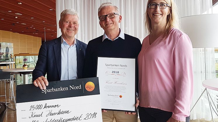 Årets mångfaldsstipendiat Knut Henriksson med Kjell-Åke Nilsson Sparbanken Nord - Framtidsbanken samt Katarina Halvarsson distriktsidrottschef Norrbottens Idrottsförbund.
