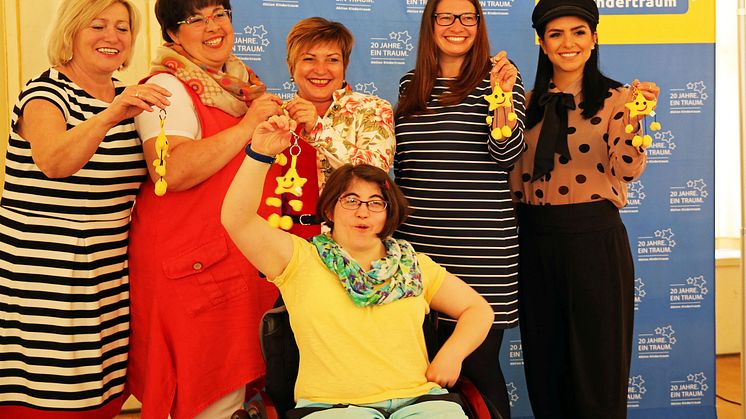 Aktion Kindertraum 2018 - Veranstalter, Unterstützte sowie (r.) Jessica Lange (Moderatorin KIKA LIVE)  
