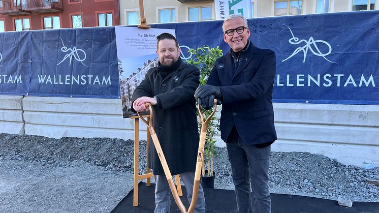 Idag tog Johannes Hulter, ordförande stadsbyggnadsnämnden i Göteborgs stad, tillsammans med Hans Wallenstam, vd för Wallenstam, det första spadtaget för kvarter 1, Stråket i Kallebäcks Terrasser.