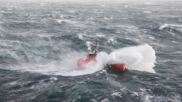 'Esvagt Delta' has taken its share of the tow to the construction of ESVAGT as a Danish offshore shipping company; a hard work, as the picture from a storm on the North Sea shows