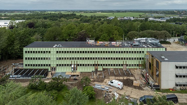 Energirenoveringen af ROCKWOOLs nordiske hovedkvarter har reduceret bygningens energiforbrug med imponerende 64%.