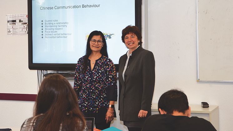 Expertinnen im internationalen Business: Prof. Rosemeriany Nahan-Suomela (VAMK) und Prof. Dr. Dolores Sanchez Bengoa (HdWM).