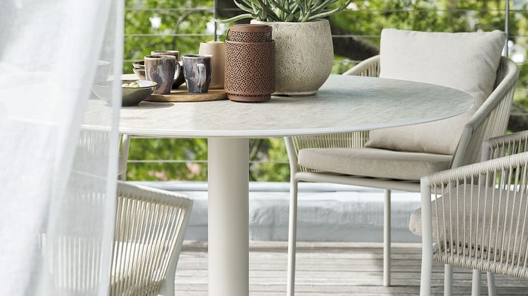 JYSK_Mesa de jardín VAMDRUP Ø120 beis_429€.jpg