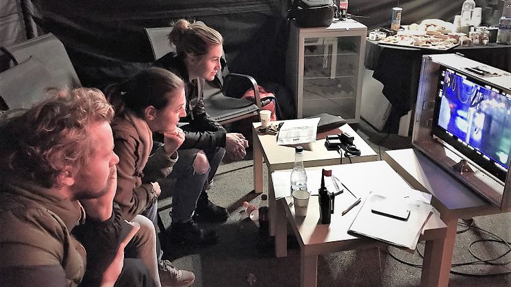 Unser Kampagnen-Team Katja, Mariam und die Agentur laut von leise verfolgt gespannt die  Szenen auf dem Bildschirm