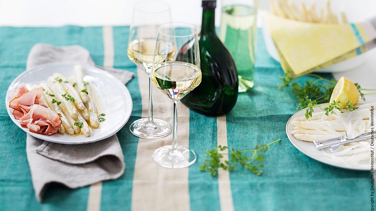 Asparges og vin