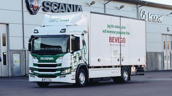 Genom att nu använda en lastbil som helt drivs på el tar Bevego nästa steg mot fossilfria inrikestransporter till 2030.