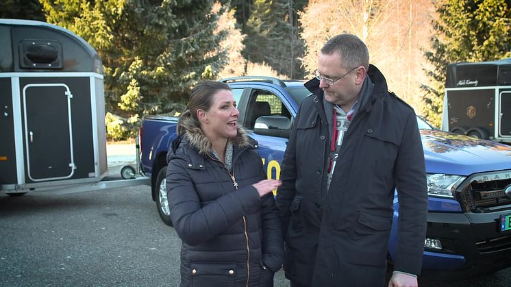 Se ryggeduellen mellom prinsesse Märtha Louise og Per Gunnar Berg i Hest360Ford Challenge