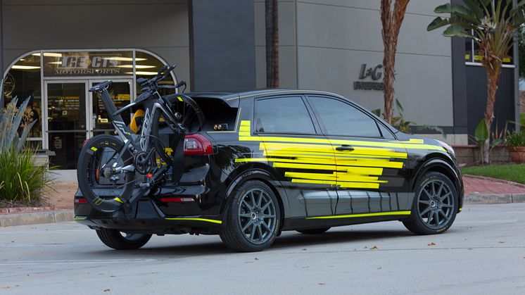 Niro hybrid er blevet omdannet til et sandt crossover-utility køretøj, som matcher den krævende livsstil for en professionel atlet.