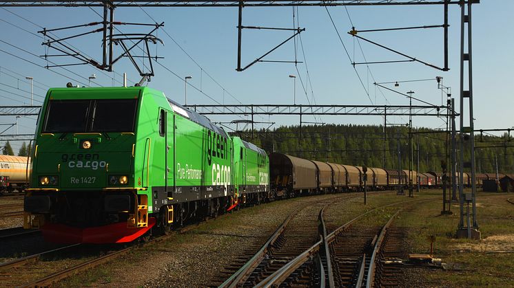 Green Cargo kommer att använda Re-lok till LKAB:s insatståg. På bilden drar de ståltåget 9107 (arkivbild). Foto: Green Cargo AB