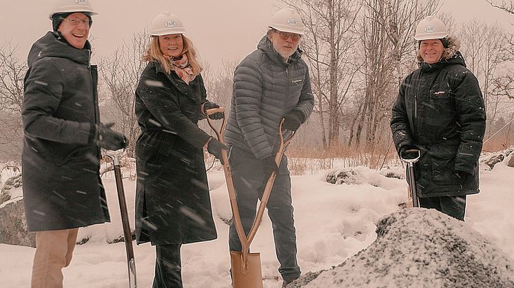 Första spadtaget för Frias kommande bageri. Från vänster i bild Patrik Hultman, Lena Adås, Gunnar Adås, Per Vorberg (Kommunstyrelsens ordförande Härryda kommun).