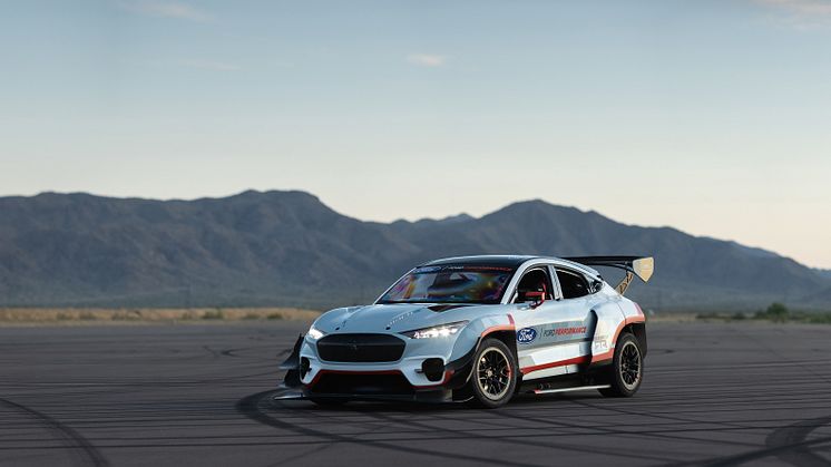 2021_FORD_MACH-E_1400_01