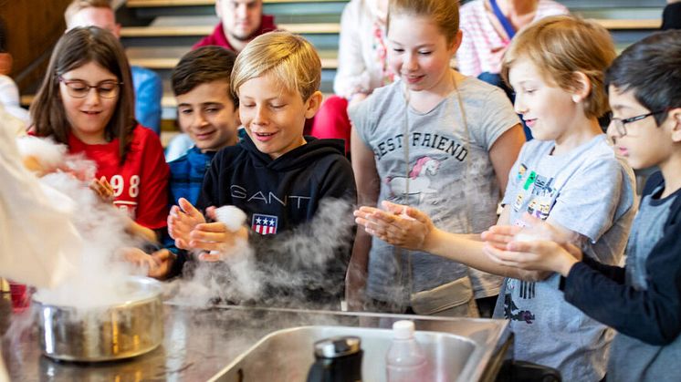 Snacka STEM, engagera unga för teknik