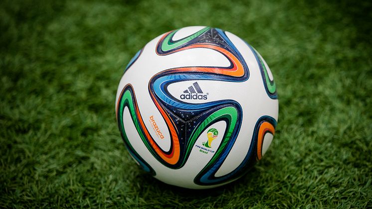 "B" som i Brazuca och Bayer