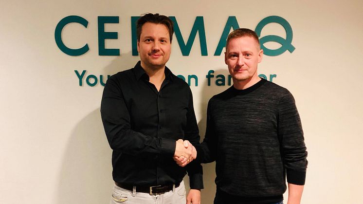 Cermaq has signed an agreement with SFI to support development of the SFI delousing system. Harald Takle, R&D Manager Farming Technology in Cermaq Group (left) and Eyðbjørn Hansen, Managing Director of Sea Farm Innovations (right)
