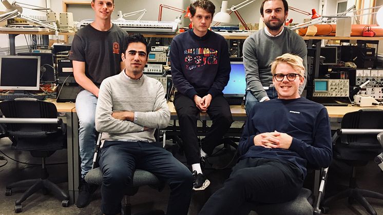 På bilden är teamet Deepest, från vänster på bakre raden: Isac Kärrman, Johan Rådemar & Karl Bäckström. Främre raden från vänster: Ebrahim Balouji & Erik Berggren