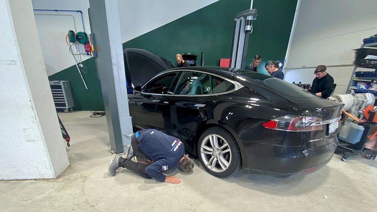 TESLA_kurs_EVHUB