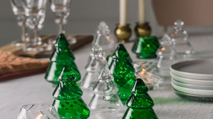 Du grønne glitrende tre - skap vakker julestemning med klassiske nyheter i Gran-serien fra Hadeland Glassverk