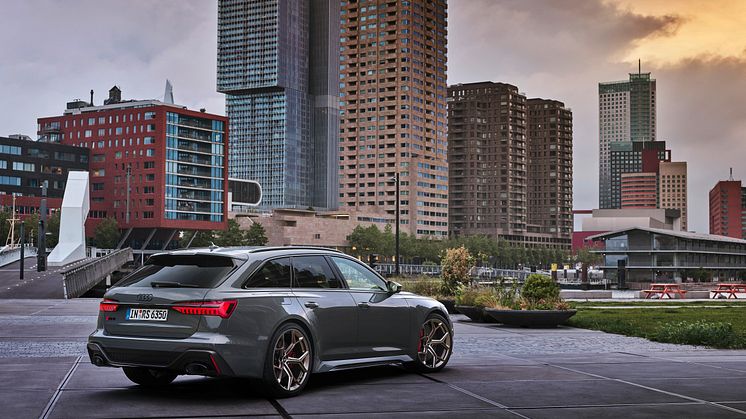 Audi RS 6 Avant performance (Nimbusgrå perleeffekt)