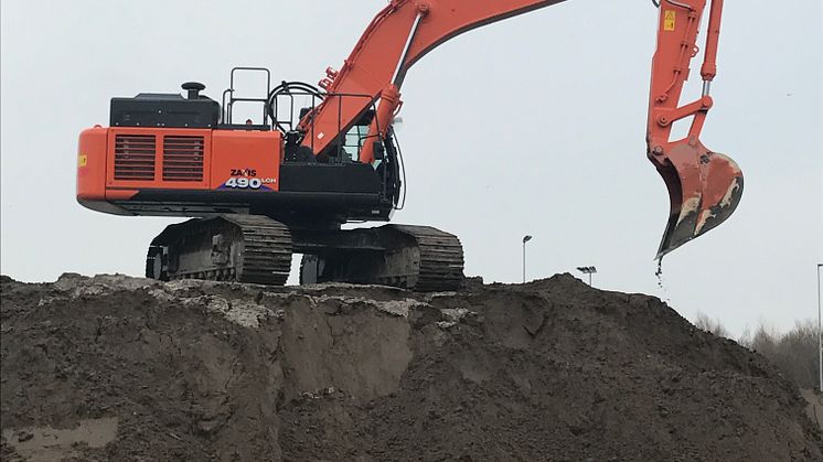 Hitachi_ ZX490-6_bandgrävare Delvator2