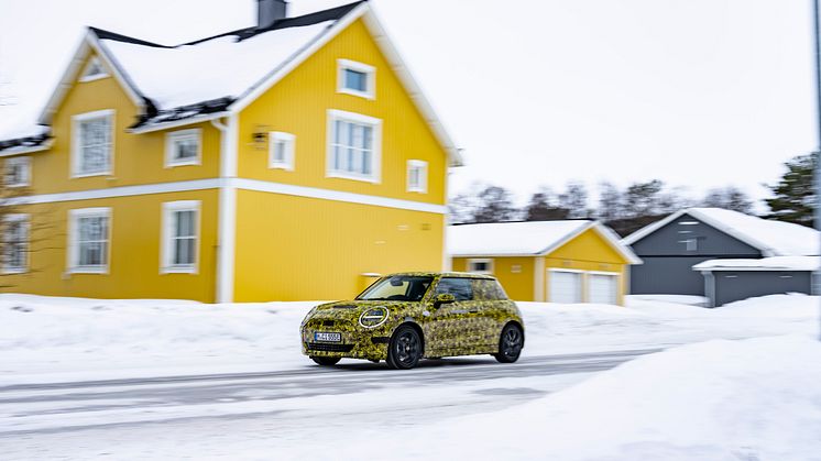 Neste generasjon elektriske MINI testes på nordisk is og snø