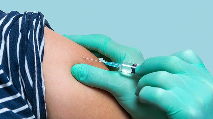 Att få ett mRNA-vaccin som andra dos efter att först fått Astra Zenecas vaccin ger ett bra skydd mot covid-19, visar en studie vid Umeå universitet.