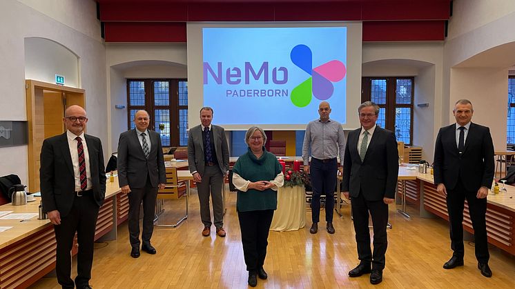 (v. l.): Andreas Speith, WWN, Christoph Rüther, Kreis Paderborn, Ulrich Lange, Bad Lippspringe, Simone Probst, Uni Paderborn, Michael Heinemann, Phoenix Contact E-Mobility, Michael Dreier, Paderborn und Burkhard Deppe, Bad Driburg.