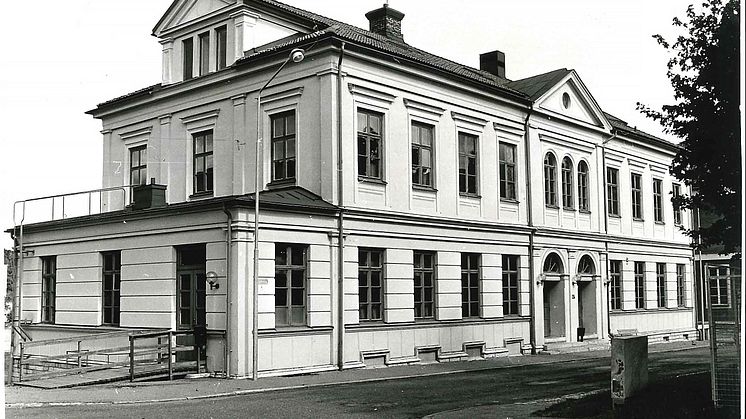 Högskolan i Skövdes lokaler innan verksamheten flyttade till nuvarande område.