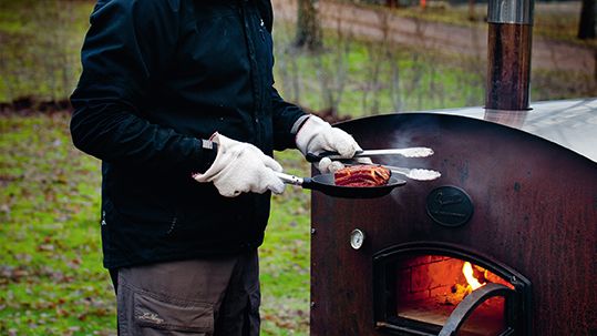 Det blir mycket grillning när Johan Hedberg pratar kött
