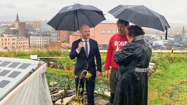 Landbruks- og matministeren med omvisning på GrowHub
