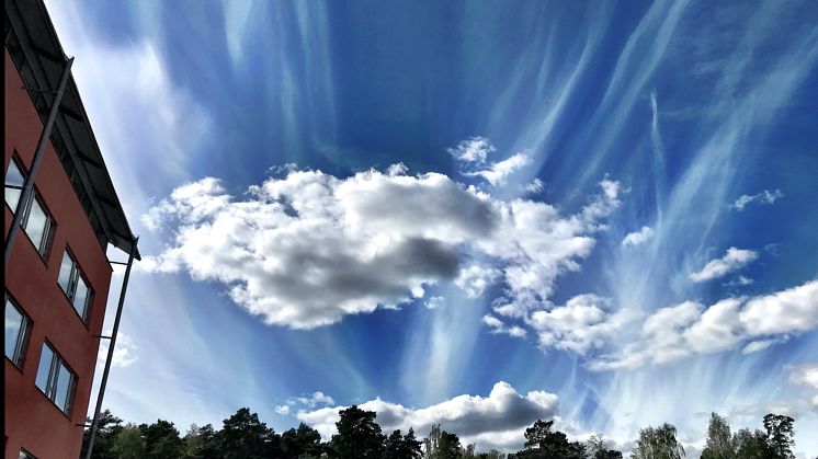Varied cloud cover, such as here outside the Ångström Laboratory at Uppsala University, makes reliable forecasts of solar irradiance challenging. Credit: Joakim Munkhammar