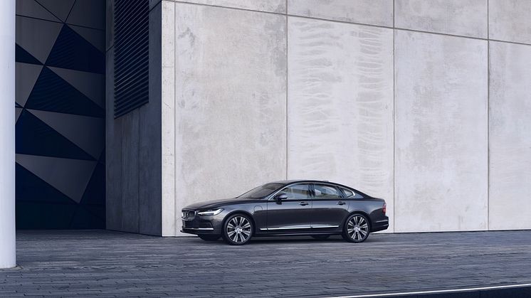 Volvo S90 Recharge T8 plug-in hybrid i Platinum Grey
