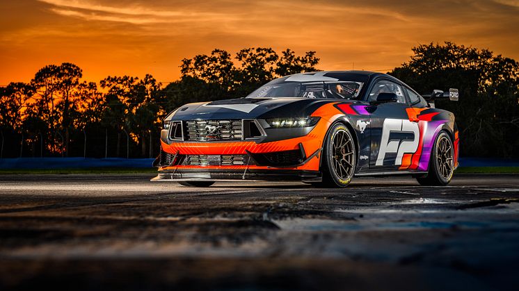 Ford avduker den nye racingbilen Mustang GT4