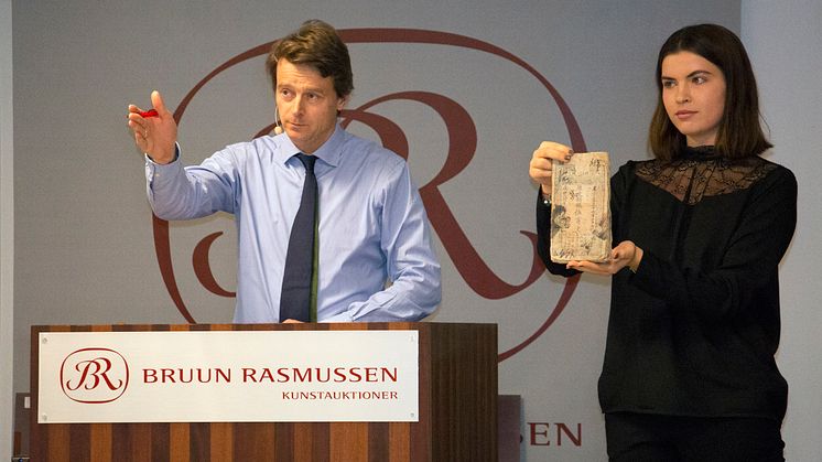Frederik Bruun Rasmussen sells the Chinese bundle of banknotes for DKK 1.4 million (€ 188,000 / € 245,000 including buyer’s premium).