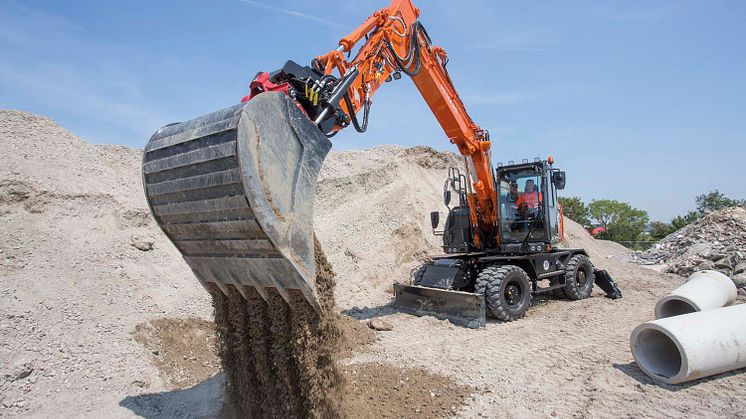 Hitachi_ZX175W_1