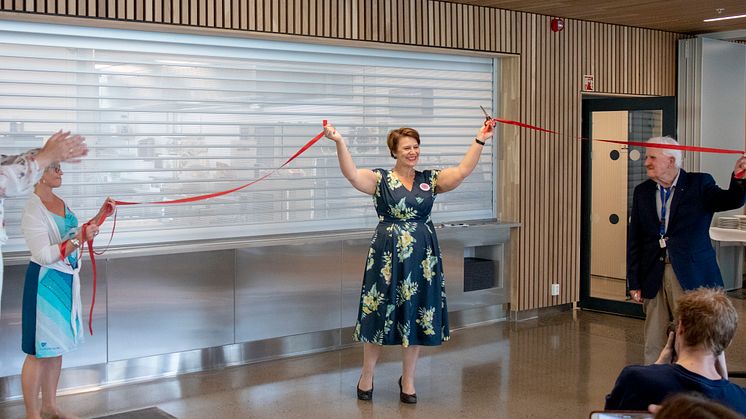 Snoren klippes av byråd Tone Tellevik Dahl