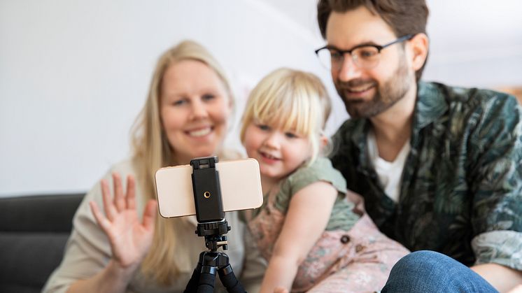 Genom DigidelHjälpen kan fler lära sig video-chatta med familj och vänner.