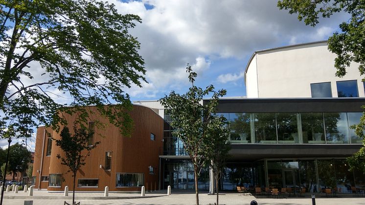 Kulturhuset Sjöängen, med bland annat bibliotek och kulturskola, står för en viktig del i möjligheten att uppleva kultur för barn och ungdomar i Askersunds kommun.