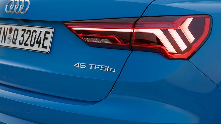 Audi Q3 45 TFSI e (Turboblå)