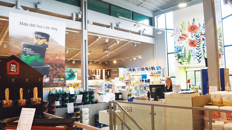 Colorama Väsby Färghall väljer Intenz butiksbelysning