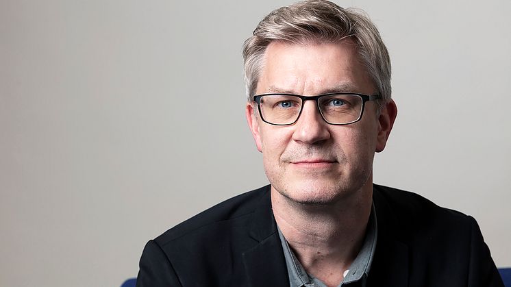 Olle Samuelson tilldelas utmärkelsen Excellence in Civil Engineering 2023 – ett pris som delas ut av Samhällsbyggarna varje år. Foto: LTU