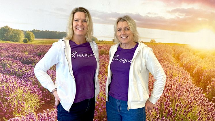 DRIVER FLERE FEELGOOD-SENTRE: Solveig Onstad (t.v.) er sykepleier og Irén Westrum er vernepleier. Begge har i mange år jobbet med mennesker i helsesektoren.       FOTO: Johanne Onstad
