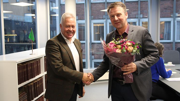 Konsernsjef Helge Leiro Baastad i Gjensidige Forsikring og leder Lars Petter Bartnes i Norges Bondelag. 