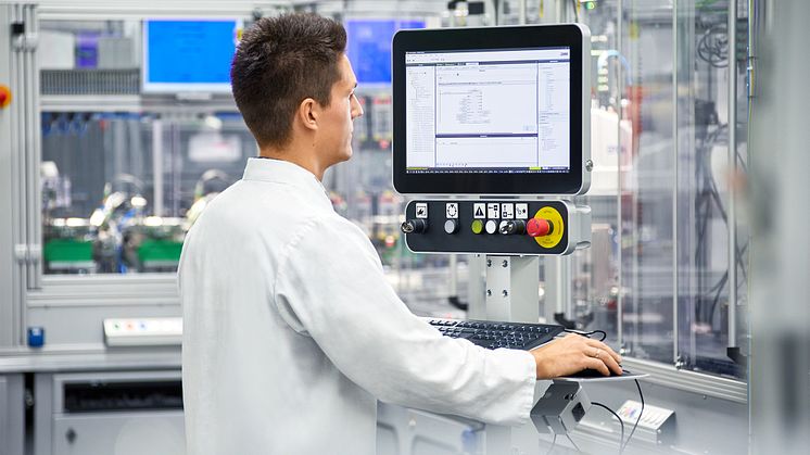 Modular all-in-one industrial PCs for a broad range of applications