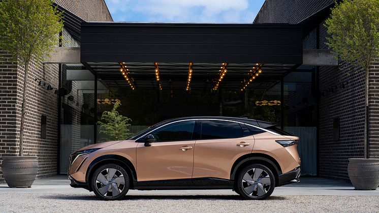Fra og med 3. mai setter Nissan ned prisen på den populære Nissan Ariya. Prisene justeres ned med mellom 40 000 og 50 000 kr, avhengig av modell. Dette betyr en innstegspris for Nissan Ariya 63 kWt og forhjulstrekk på 349 300,-*, og for Ariya med 87 