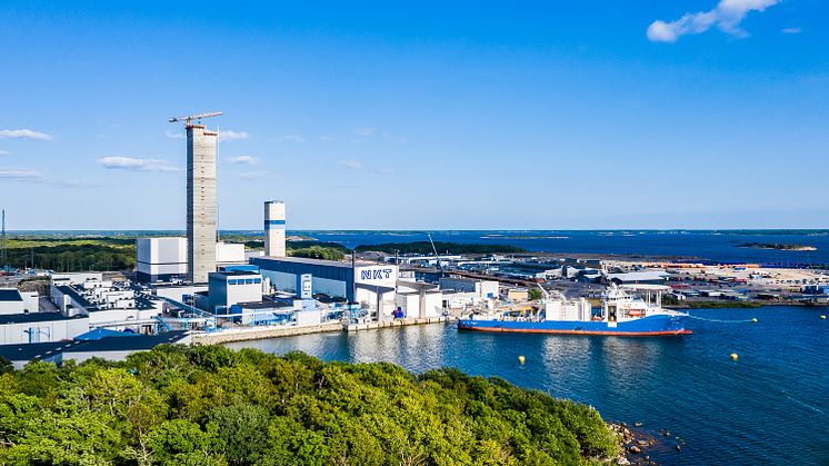 Kabelfabriken med ett 80 meter och ett 150 meter högt torn ligger på Verkö i Karlskrona skärgård.