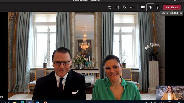 Kommunstyrelsens ordförande Kristina Lundberg berättar om pandemins effekter på Sunne för Kronprinsessan Victoria och Prins Daniel i ett videosamtal idag.