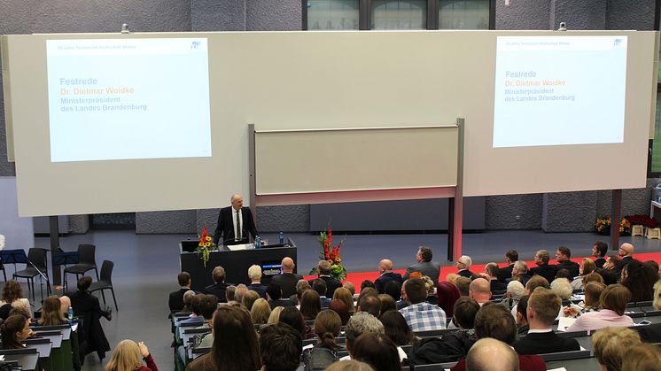 Absolventinnen und Absolventen des Akademischen Jahres 2015/2016 der Technischen Hochschule Wildau feierlich verabschiedet