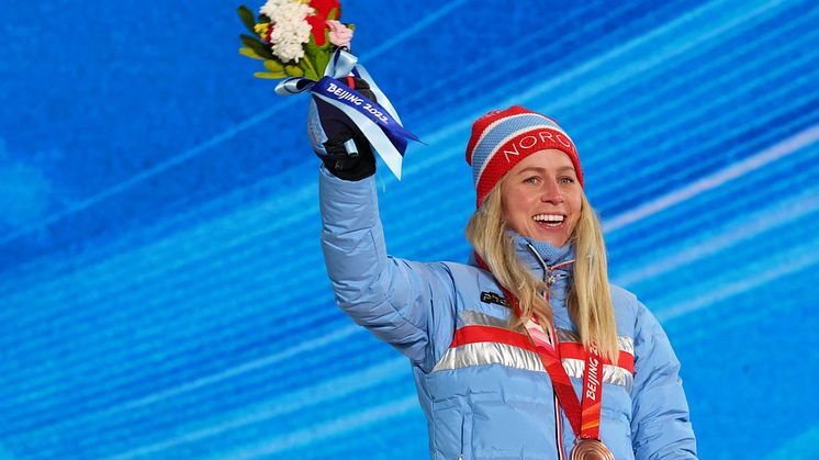 GIR SEG: Tiril hentet hjem tre medaljer fra OL i Beijing. Nå avslutter hun sin karriere. Foto: NTB Scanpix