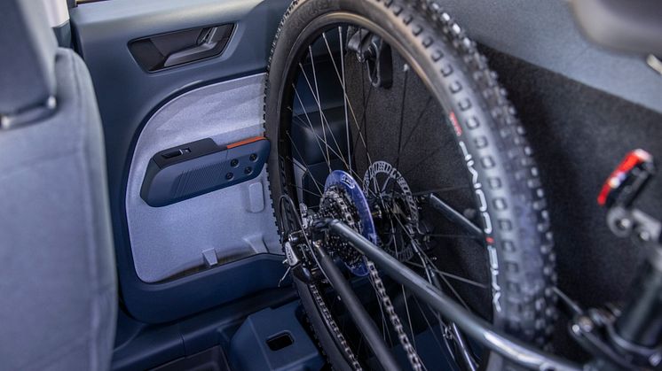 Ford-Maverick_Hybrid_XLT_18
